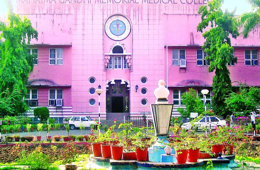मृत्यु प्रमाण-पत्र पर ‘कोरोना’ सबूत के लिए काट रहे चक्कर मृत्यु प्रमाण-पत्र पर ‘कोरोना’ सबूत के लिए काट रहे चक्कर