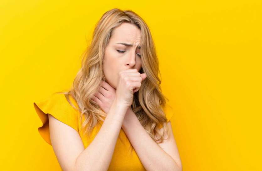 सूखी खांसी के कारण, गले और फेफड़ों में भी संक्रमण सूखी खांसी के कारण, गले और फेफड़ों में भी संक्रमण