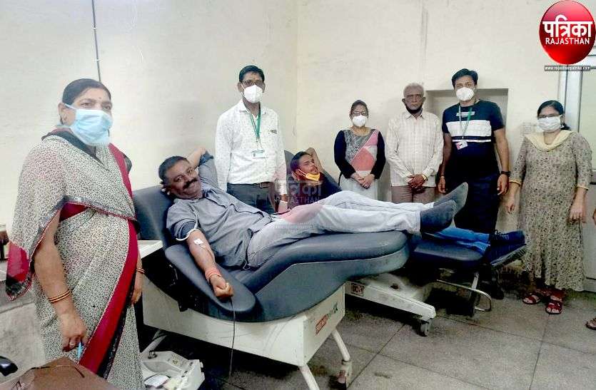 विश्व रक्तदाता दिवस विशेष: पाली में रक्तदान का ऐसा जुनून, आवाज देते ही पहुंच जाते हैं रक्तदाता विश्व रक्तदाता दिवस विशेष: पाली में रक्तदान का ऐसा जुनून, आवाज देते ही पहुंच जाते हैं रक्तदाता