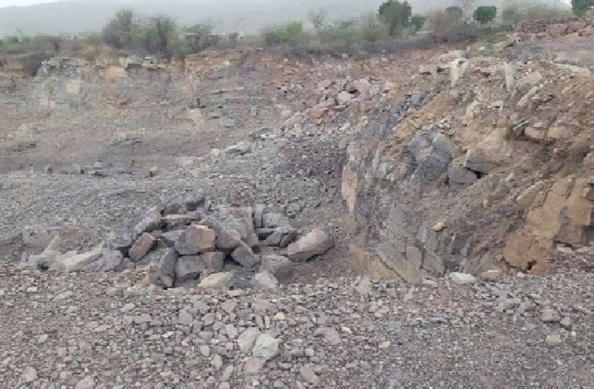 जहां नजर पड़ी, वहीं कर रहे खनन जहां नजर पड़ी, वहीं कर रहे खनन