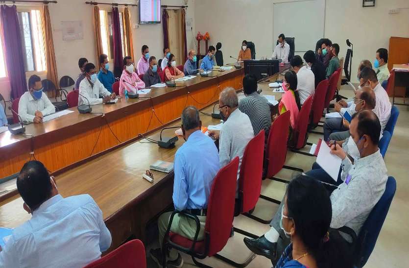 खाद-बीज का नियमित निरीक्षण कर कालाबाजारी करने वालों पर करें कार्रवाई खाद-बीज का नियमित निरीक्षण कर कालाबाजारी करने वालों पर करें कार्रवाई