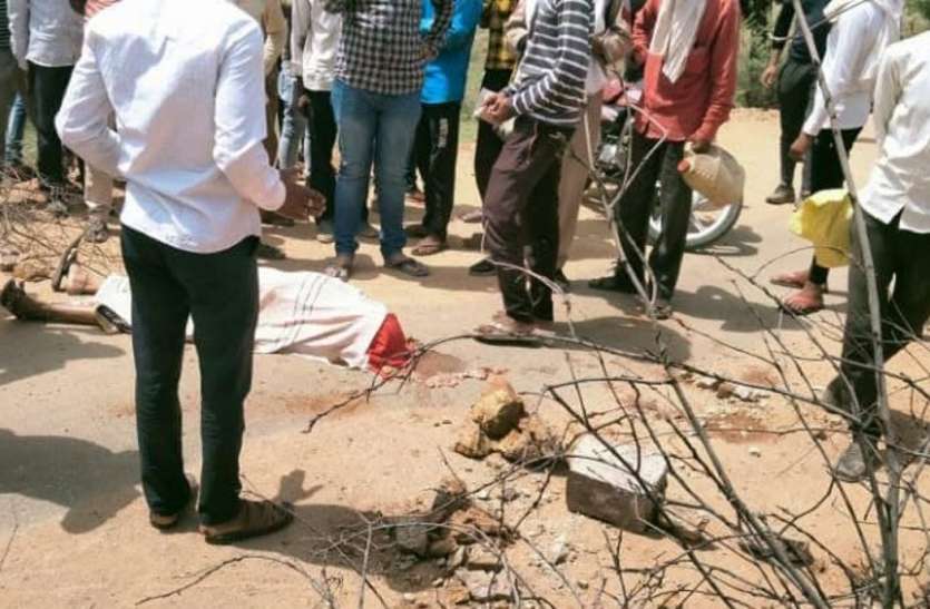 बस की टक्कर से बाइक सवार महिला की मौत बस की टक्कर से बाइक सवार महिला की मौत
