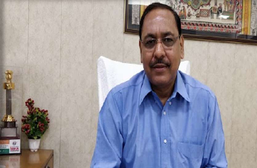 अपने डिसिप्लिन की वजह से चर्चा में हैं झांसी के मंडलायुक्त, खुद करते हैं अपने कक्ष की सफाई, हाल ही में हुआ तबादला अपने डिसिप्लिन की वजह से चर्चा में हैं झांसी के मंडलायुक्त, खुद करते हैं अपने कक्ष की सफाई, हाल ही में हुआ तबादला