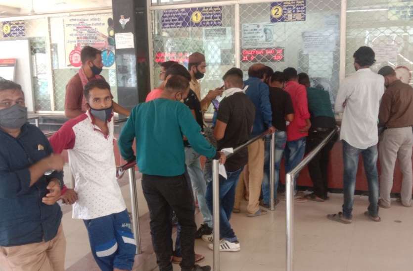 Pathankot Express will have stoppage in Burhanpur, platform ticket will also be available बुरहानपुर में पठानकोट एक्सप्रेस का होंगा स्टॉपेज, प्लेटफॉर्म टिकट भी मिलेगा
