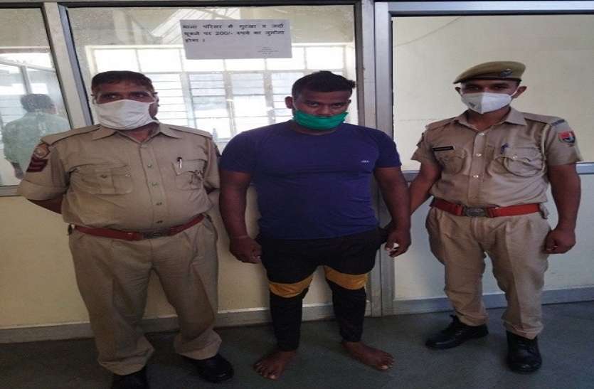 वाहनों के स्पेयर पार्ट चुराने वाला नकबजन गिरफ्तार वाहनों के स्पेयर पार्ट चुराने वाला नकबजन गिरफ्तार
