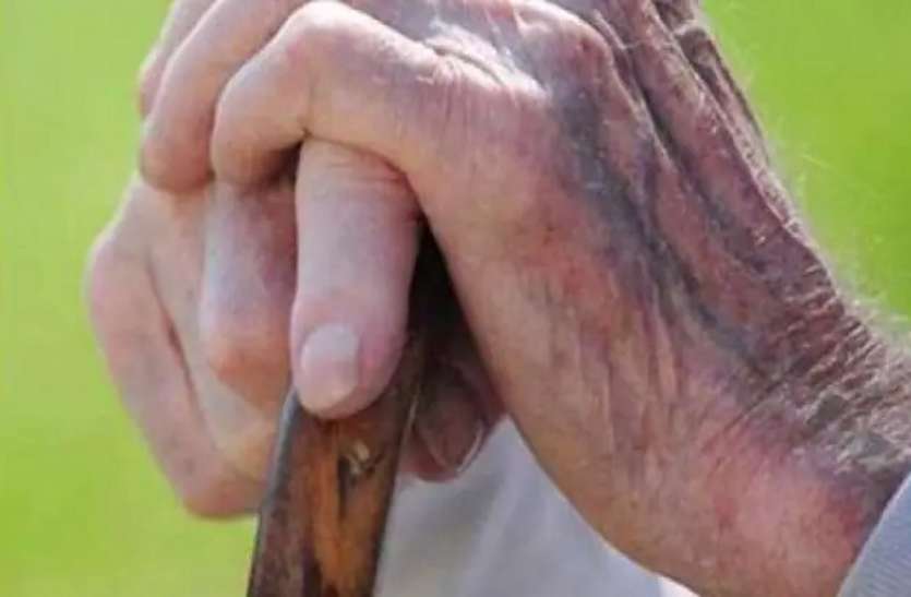 World Elder Abuse Awareness Day : जाएं तो जाएं कहां! बुजुर्गों पर भारी महामारी World Elder Abuse Awareness Day : जाएं तो जाएं कहां! बुजुर्गों पर भारी महामारी