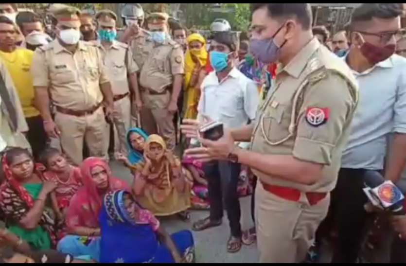 घर में बहन की शादी है, खरीदारी करने के लिए दोस्त के साथ शहर आया था, वापस नहीं जा सका घर में बहन की शादी है, खरीदारी करने के लिए दोस्त के साथ शहर आया था, वापस नहीं जा सका