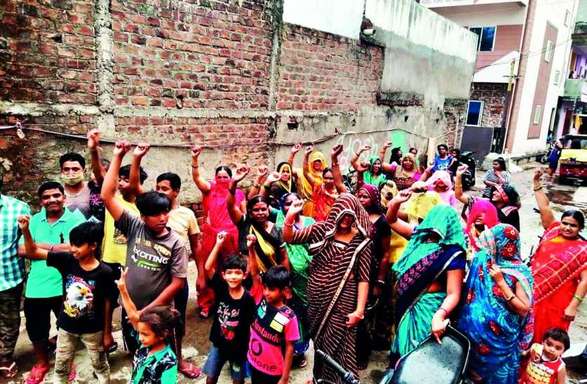 वाल्मीकि समाज के पीडि़त अब धर्म परिवर्तन की तैयारी में वाल्मीकि समाज के पीडि़त अब धर्म परिवर्तन की तैयारी में