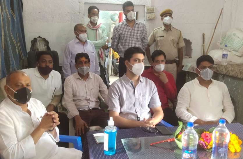 कोरोना से बचाव के लिए वैक्सीन को लेकर यह बोले जिला कलक्टर कोरोना से बचाव के लिए वैक्सीन को लेकर यह बोले जिला कलक्टर
