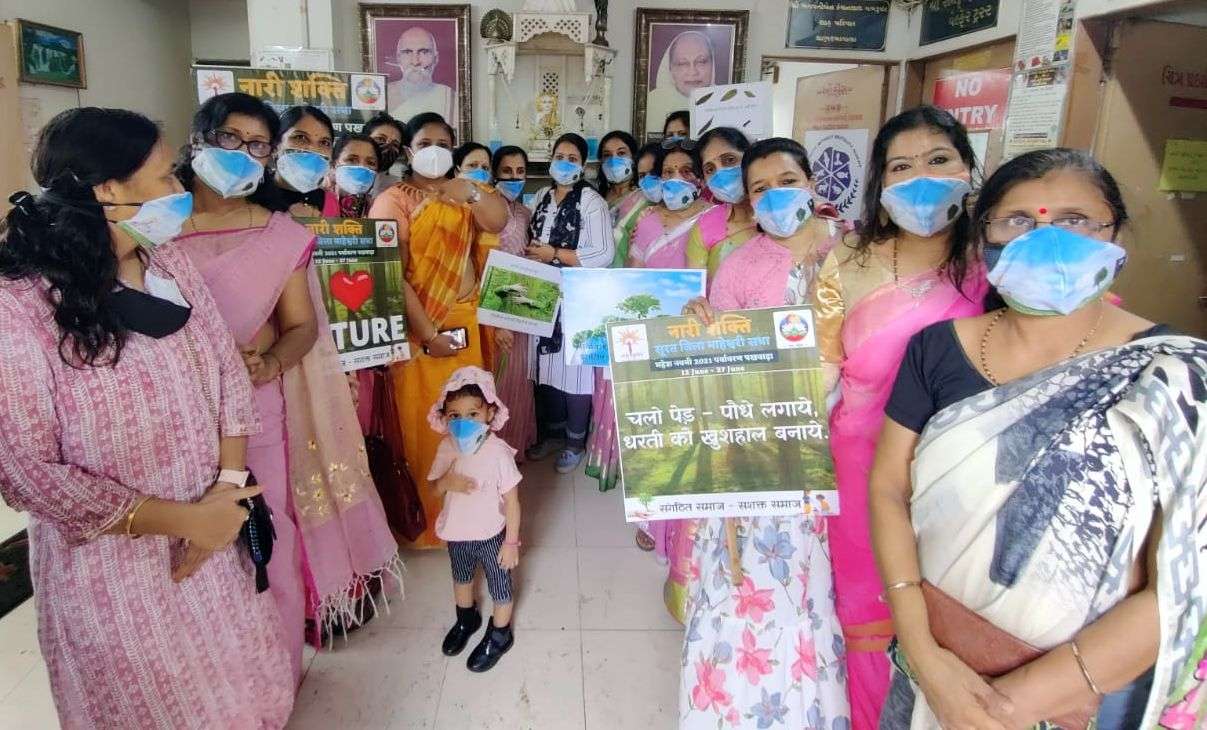 SURAT NEWS DAYRI: गौशाला में महिलाओं ने रोपे पौधे