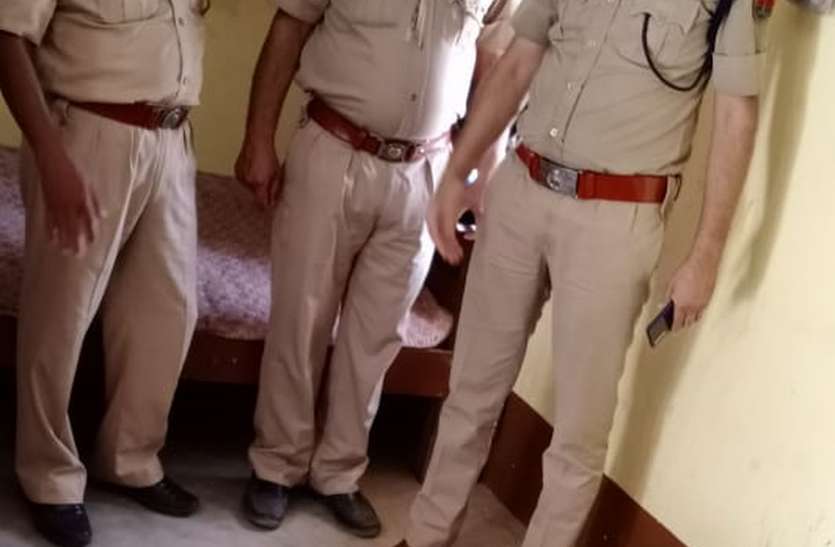 विवाहिता ने की आत्महत्या, पीहर पक्ष ने लगाया दहेज प्रताडऩा का आरोप विवाहिता ने की आत्महत्या, पीहर पक्ष ने लगाया दहेज प्रताडऩा का आरोप