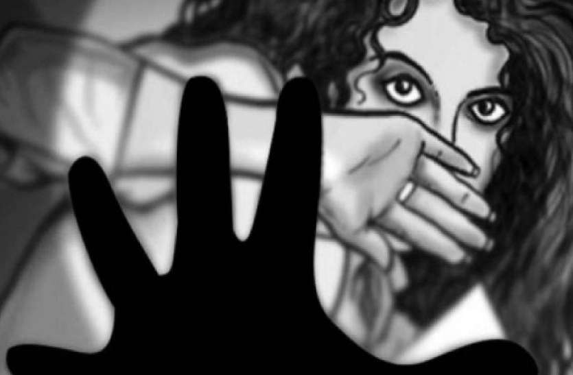 female cop raped मुंबई में महिला पुलिसकर्मी के साथ रेप, वीडियो बनाकर दोस्तों में बांटा, तीन लोगों के खिलाफ FIR दर्ज