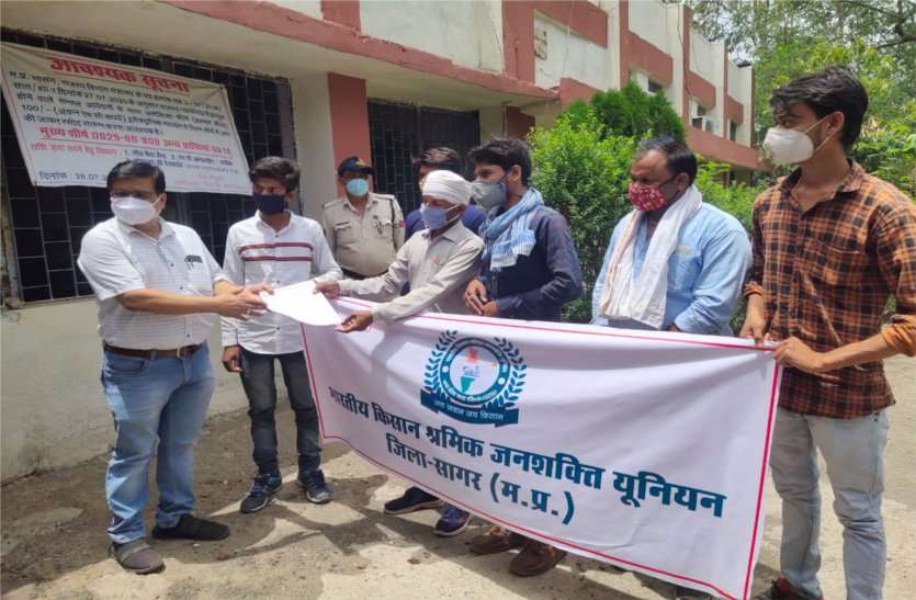 Memorandum submitted from Kisan Union ग्रामीण कृषि विस्तार अधिकारी नहीं जा रहे गांव, वर्षों से जमे हैं यहां, किया जाए तबादला