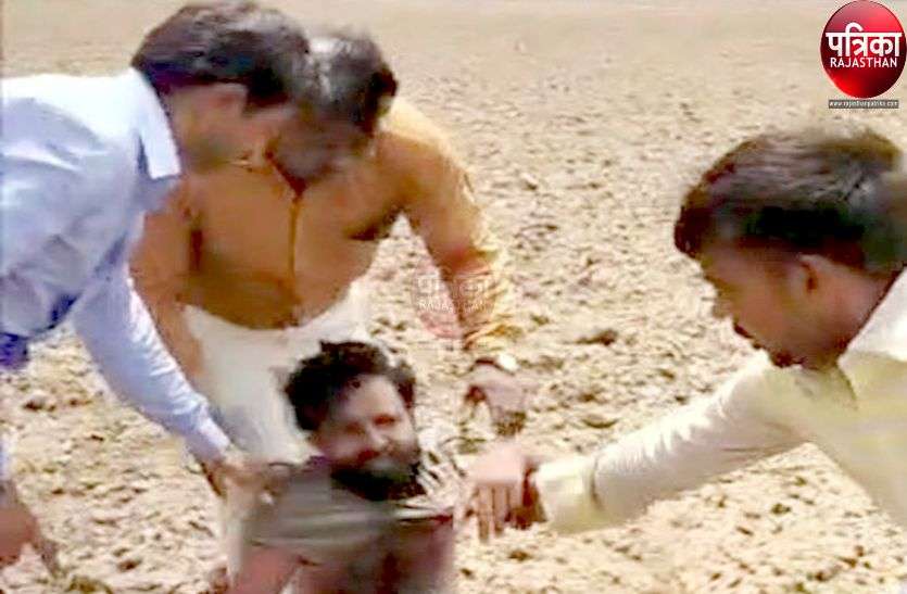 पाली का युवक नशे की हालत में पकड़ा गया, निकला बाइक चोर पाली का युवक नशे की हालत में पकड़ा गया, निकला बाइक चोर
