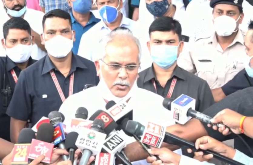 cm_news.jpg पार्टी प्रवक्ताओं के प्रशिक्षण शिविर में शामिल हुए CM भूपेश, सोशल मीडिया को लेकर कही ये बड़ी बात
