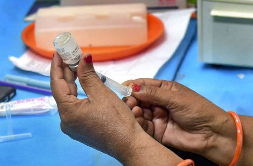 corona vaccine मुंबई: हीरानंदानी सोसाइटी में 390 लोगों को लगाई गई नकली कोरोना वैक्सीन, केस दर्ज