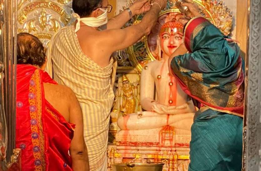 पाषाण से परमात्मा बनने का नाम पंचकल्याण-आचार्य देवेन्द्र सागर पाषाण से परमात्मा बनने का नाम पंचकल्याण-आचार्य देवेन्द्र सागर
