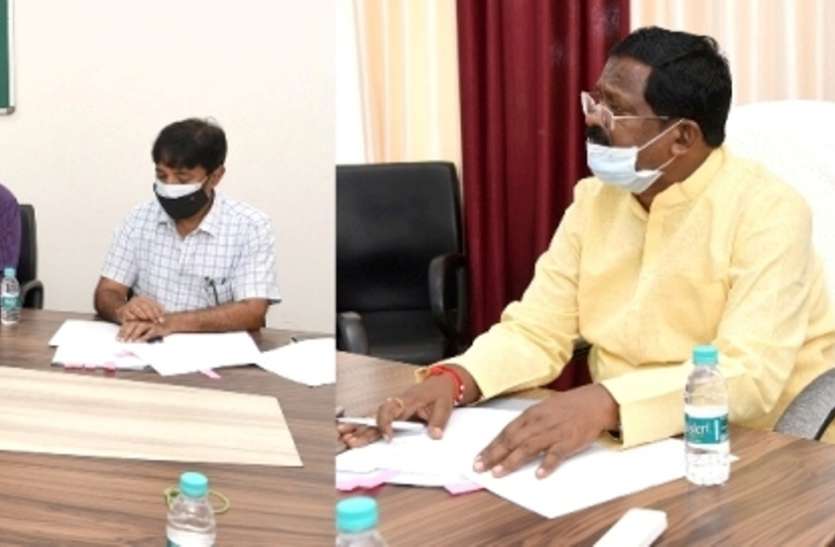 समीक्षा के बाद मंत्री अमरजीत भगत के निर्देश-मानव संग्रहालय, भारत भवन, अभिलेखागार, फिल्म सिटी और सांस्कृतिक गांव के निर्माण में लाएं तेजी समीक्षा के बाद मंत्री अमरजीत भगत के निर्देश-मानव संग्रहालय, भारत भवन, अभिलेखागार, फिल्म सिटी और सांस्कृतिक गांव के निर्माण में लाएं तेजी