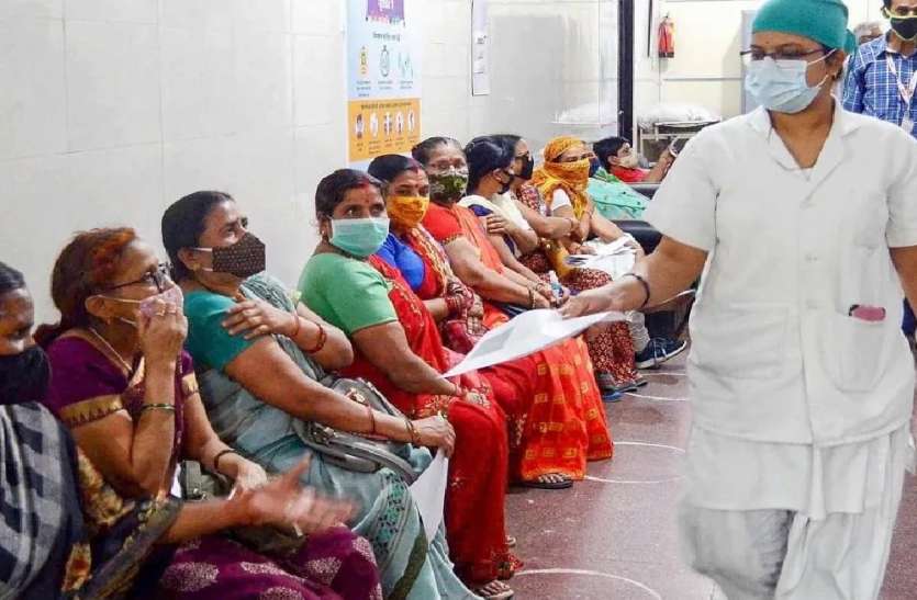 Covid Vaccination के लिए चुनाव की तरह घर-घर भेजी जाएगी बुलावा पर्ची, अब इसी आधार पर लगेगी वैक्सीन Covid Vaccination के लिए चुनाव की तरह घर-घर भेजी जाएगी बुलावा पर्ची, अब इसी आधार पर लगेगी वैक्सीन