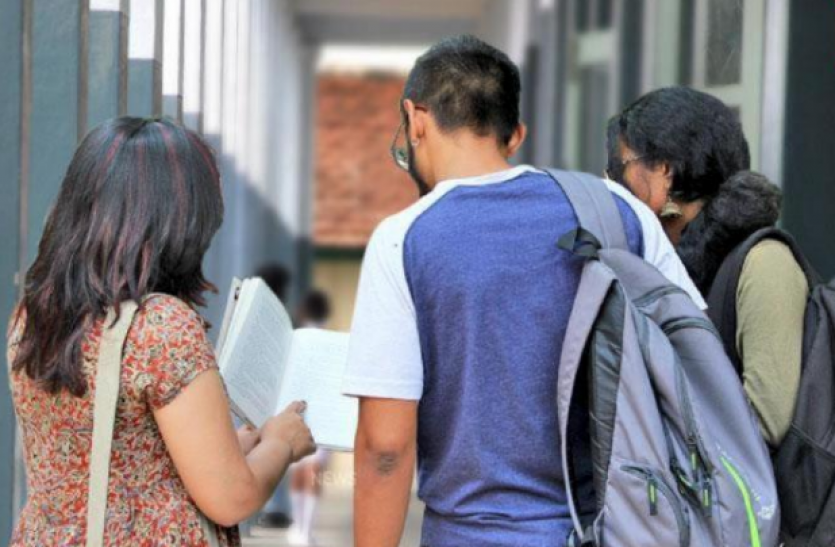 appsc interview postponed APPSC Group 1 Exam: हाईकोर्ट ने गड़बड़ी का आरोप लगने के बाद क्लास-1 परीक्षा के साक्षात्कार लगाई रोक, यहां पढ़ें पूरी डिटेल्स