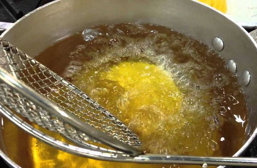 oil.jpg सड़क पर बाइक खड़ी करने पर हुआ विवाद, युवक पर डाल दिया खौलता हुआ तेल