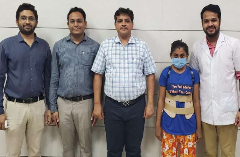 रीढ़ की हड्डी की पुन: सर्जरी कर किशोरी को दिया जीवन दान रीढ़ की हड्डी की पुन: सर्जरी कर किशोरी को दिया जीवन दान