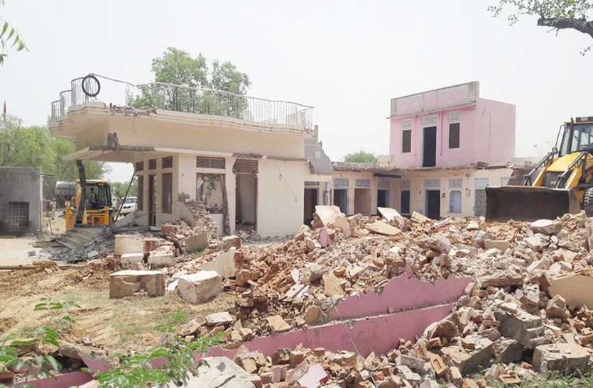 अतिक्रमण पर चला पीला पंजा, किढ़वाना में प्रशासन की बड़ी कार्रवाई अतिक्रमण पर चला पीला पंजा, किढ़वाना में प्रशासन की बड़ी कार्रवाई