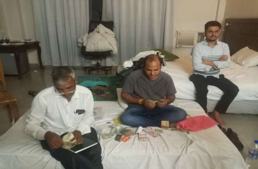 Alwar ESIC Medical College Nursing Recruitment Scam अलवर के ESIC मेडिकल कॉलेज में नर्सिंग भर्ती में बड़ा घोटाला, नर्सिंगकर्मियों की भर्ती पर ले रहे थे दो लाख रूपए, रंगे हाथों गिरफ्तार