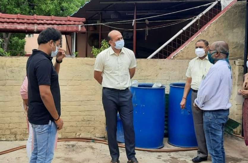 Breaking news टाउनशिप में पेस्ट कंट्रोल में मिली लापरवाही, कलेक्टर ने बीएसपी के अफसर को लगाई फटकार Breaking news टाउनशिप के पेस्ट कंट्रोल काम में मिली लापरवाही, कलेक्टर ने बीएसपी के अफसर को लगाई फटकार