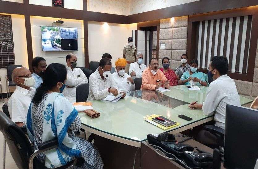 भाजपा नेता बोले : आनासागर के अतीत,वर्तमान और सौंदर्य से छेड़छाड़ व मनमानी नहीं करेंगे बर्दाश्त भाजपा नेता बोले : आनासागर के अतीत,वर्तमान और सौंदर्य से छेड़छाड़ व मनमानी नहीं करेंगे बर्दाश्त