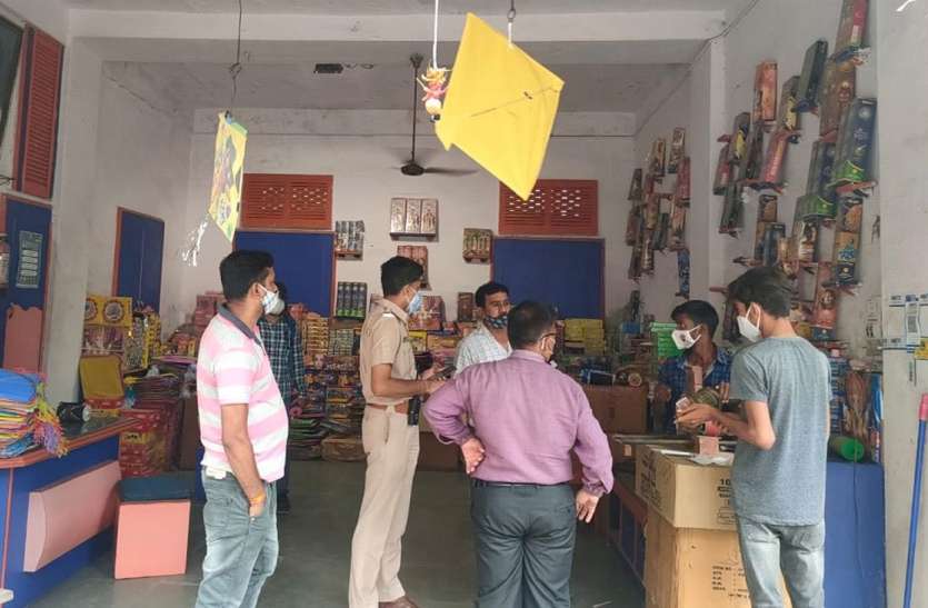 चायनीज मांझे को लेकर पहली बार कार्रवाई, दो जनों पर केस दर्ज चायनीज मांझे को लेकर पहली बार कार्रवाई, दो जनों पर केस दर्ज