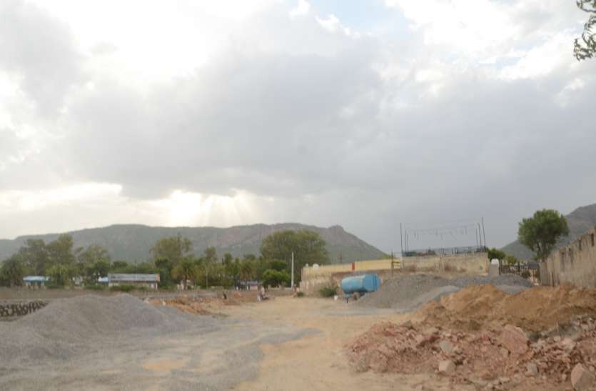 clouds in ajmer Weather report: अजमेर में बादलों की जमघट, बरसात का इंतजार