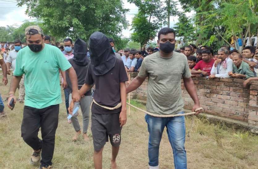 माता-पिता, बहन और दादी की हत्या कर घर में दफनाया माता-पिता, बहन और दादी की हत्या कर घर में दफनाया