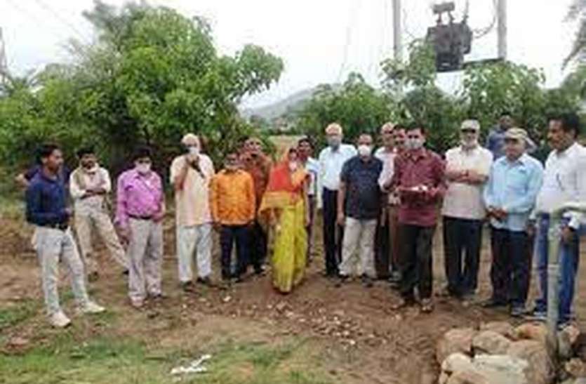 Then the public water scheme started फिर शुरू हुई जनता जल योजना