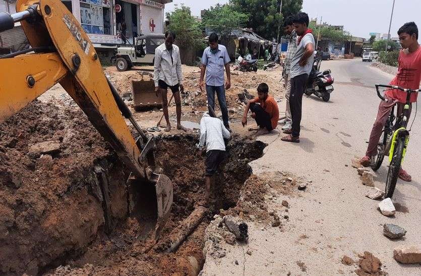 तीन महीने बाद चेता जलदाय विभाग, रुकी पानी की बर्बादी तीन महीने बाद चेता जलदाय विभाग, रुकी पानी की बर्बादी