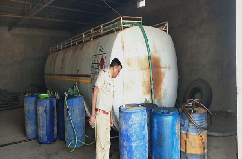 खेत की रोही में चल रहा था जमाखोरी का खेल, एक आरोपी गिरफ्तार खेत की रोही में चल रहा था जमाखोरी का खेल, एक आरोपी गिरफ्तार
