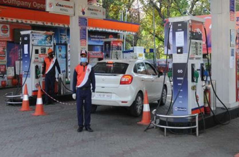 पेट्रोल व डीजल की कीमतें रेकॉर्ड स्तर पर, रायपुर में पेट्रोल और डीजल 95 रुपए के पार पहुंचा पेट्रोल व डीजल की कीमतें रेकॉर्ड स्तर पर, रायपुर में पेट्रोल और डीजल 95 रुपए के पार पहुंचा