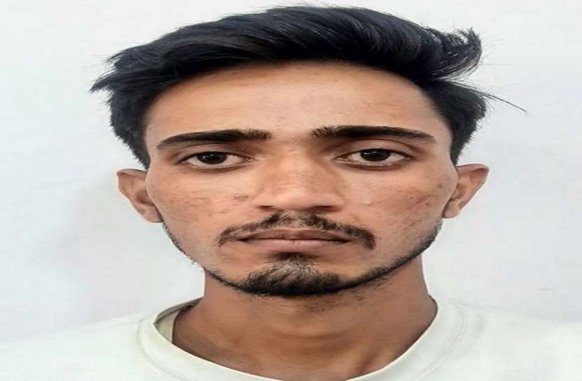 वेबसाइट तैयार कर अभ्यार्थियों को टेस्ट सीरीज बेचकर ठगी करने वाला बदमाश गिरफ्तार वेबसाइट तैयार कर अभ्यार्थियों को टेस्ट सीरीज बेचकर ठगी करने वाला बदमाश गिरफ्तार