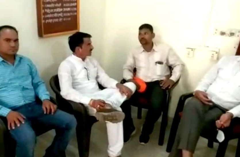 Mandalgarh municipal chairman Dangi took a bribe of four and a half lakhs मांडलगढ़ नगरपालिका चेयरमैन डांगी ने ली सवा चार लाख की घूस
