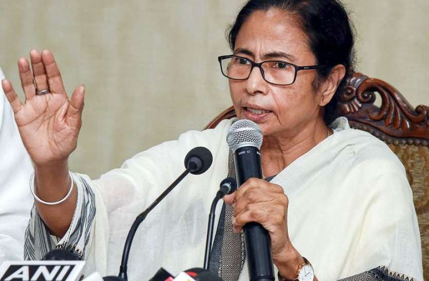 mamta banerjee ममता बनर्जी ने योगी सरकार को घेरा, कहा-यूपी से गंगा में बहकर बंगाल पहुंच रहे हैं शव