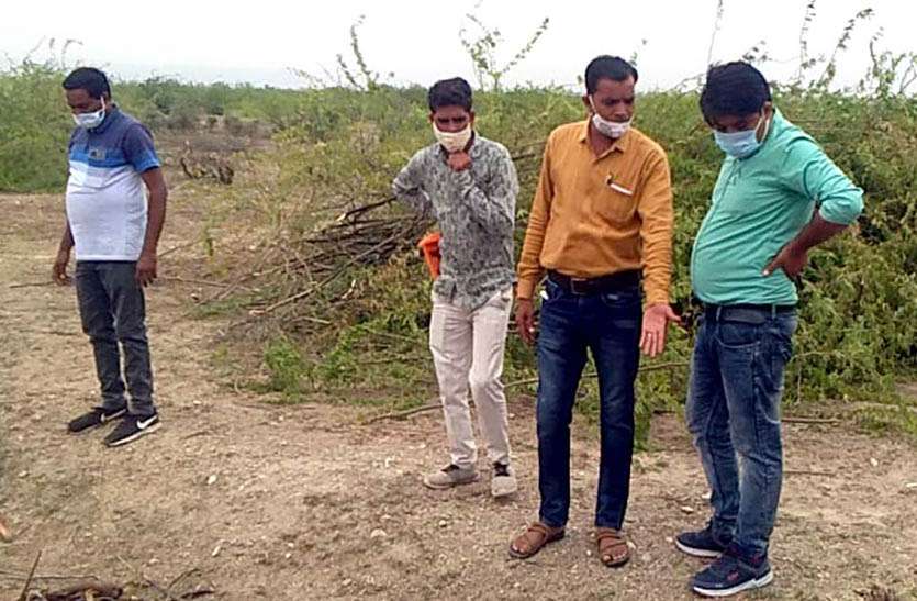 दूनी में शुरू हुआ चरागाह विकास कार्य, 20 बीघा चरागाह भूमि पर लगेंगे 2 हजार फलदार पौधे दूनी में शुरू हुआ चरागाह विकास कार्य, 20 बीघा चरागाह भूमि पर लगेंगे 2 हजार फलदार पौधे