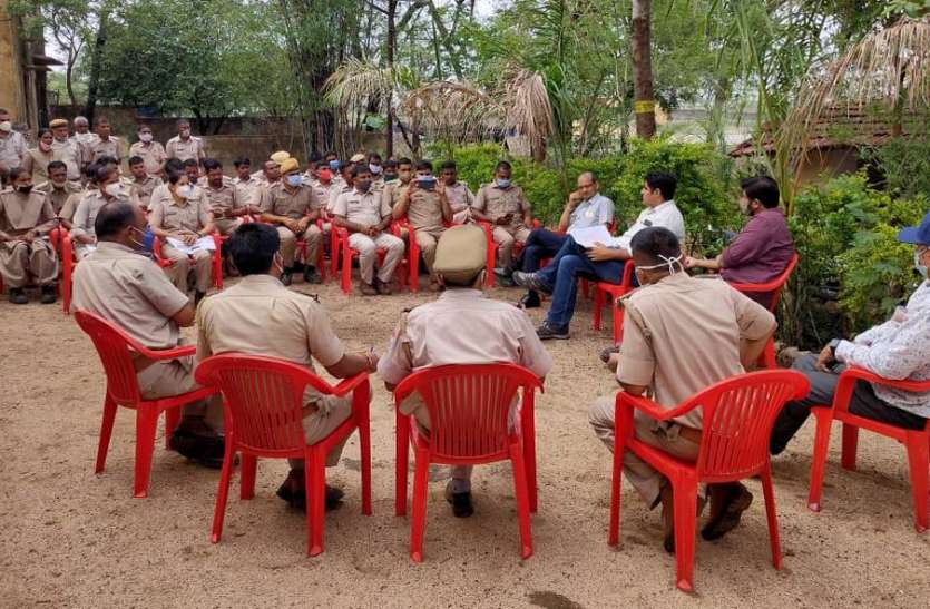 पौधरोपण और बीजारोपण का दिया प्रशिक्षण पौधरोपण और बीजारोपण का दिया प्रशिक्षण