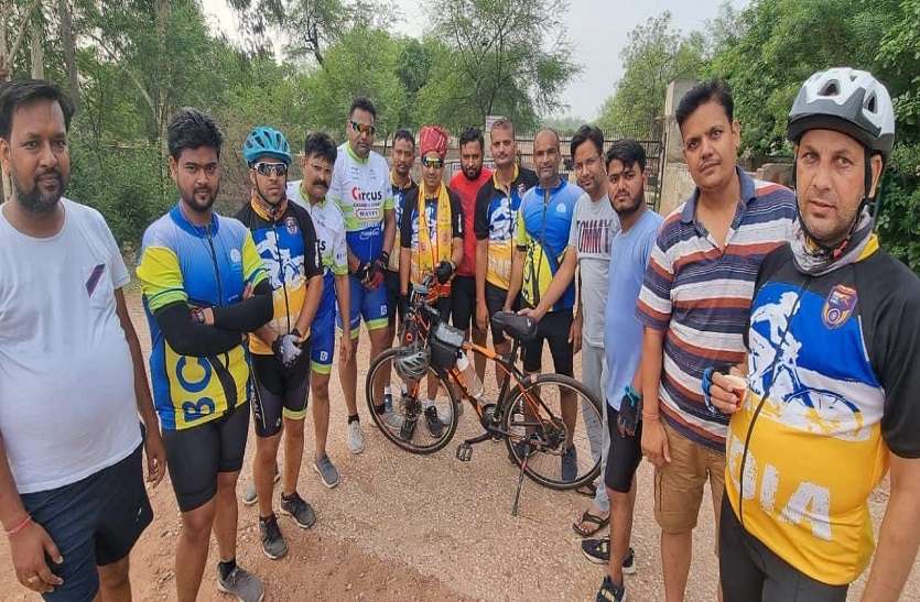 भरतपुर के साइकिल राइडर का अनौखा कारनामा... भरतपुर के साइकिल राइडर का अनौखा कारनामा...