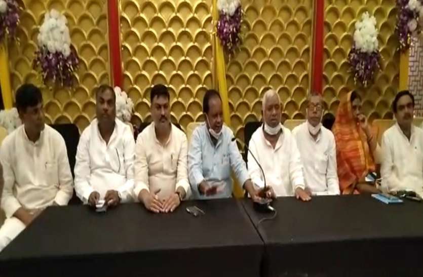 जिला पंचायत अध्यक्ष के लिए सपा ने दिखाए तेवर जिला पंचायत अध्यक्ष के लिए सपा ने दिखाए तेवर