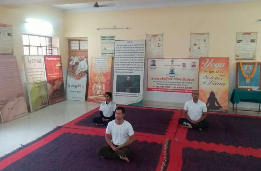 ’योग के साथ रहो, घर पर रहो’ थीम के साथ आमजन ने घर बैठे किया योगाभ्यास ’योग के साथ रहो, घर पर रहो’ थीम के साथ आमजन ने घर बैठे किया योगाभ्यास