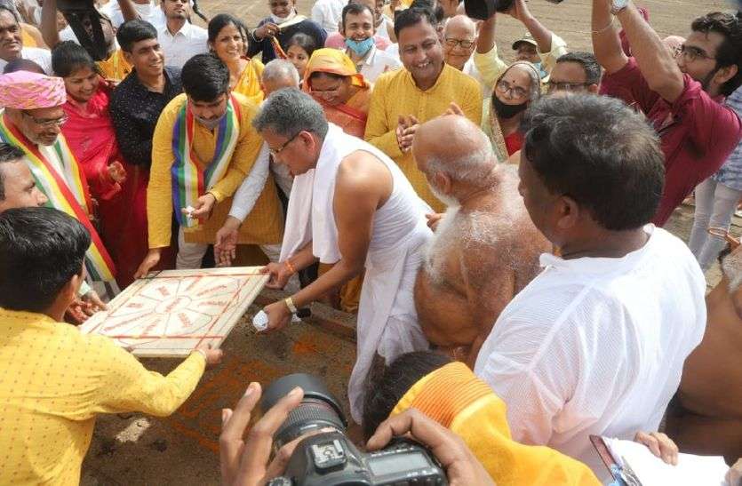 पाश्र्वनाथ के जयकारों से गूंजी अरावली की वादियां पाश्र्वनाथ के जयकारों से गूंजी अरावली की वादियां