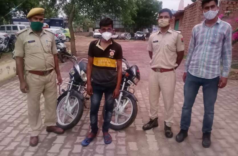चोरी की दो मोटरसाइकिल जब्त, एक गिरफ्तार चोरी की दो मोटरसाइकिल जब्त, एक गिरफ्तार