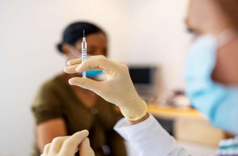 covid_vaccine_1.jpg वैक्सीन लगाने के बहाने पहुंचे महिला-पुरुष ने मां-बेटे को बंधक बनाकर ले भागे लाखों का माल