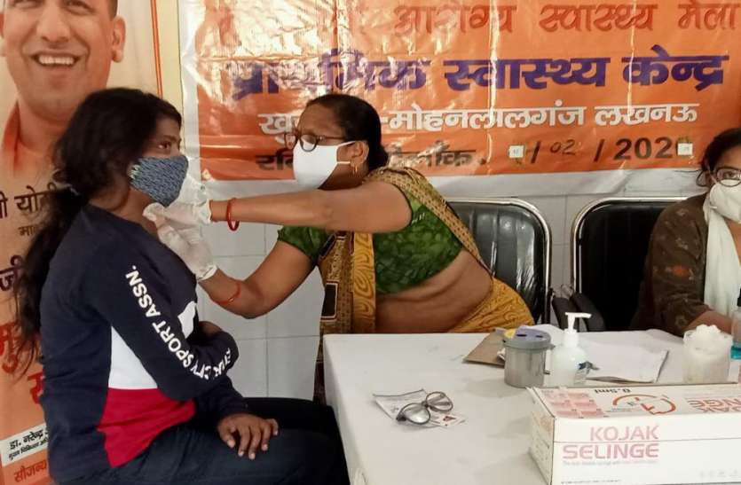 ग्रामीणों को टीकाकरण के प्रति जागरूक करने में जुटी चाइल्ड लाइन ग्रामीणों को टीकाकरण के प्रति जागरूक करने में जुटी चाइल्ड लाइन