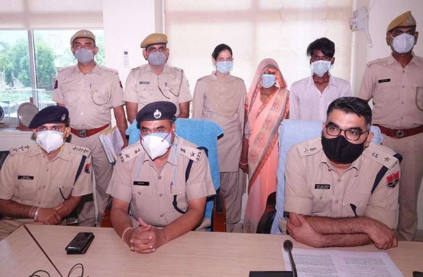 पत्नी के प्रेमी की रूमाल से गला दबाकर की हत्या, फिर बावड़ी में पटक आए थे शव पत्नी के प्रेमी की रूमाल से गला दबाकर की हत्या, फिर बावड़ी में पटक आए थे शव